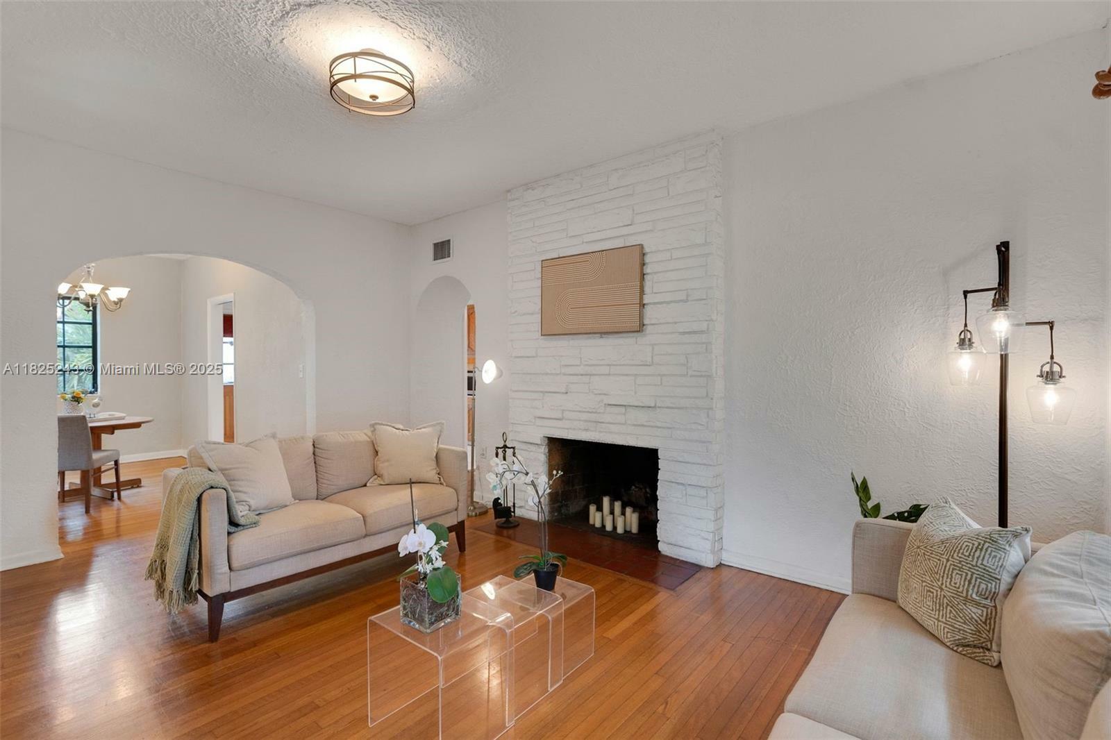 Property Photo: 425 Cadagua Ave FL 33146