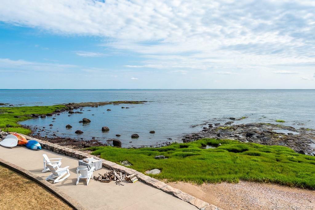 Property Photo:  55 Vineyard Place  CT 06437 