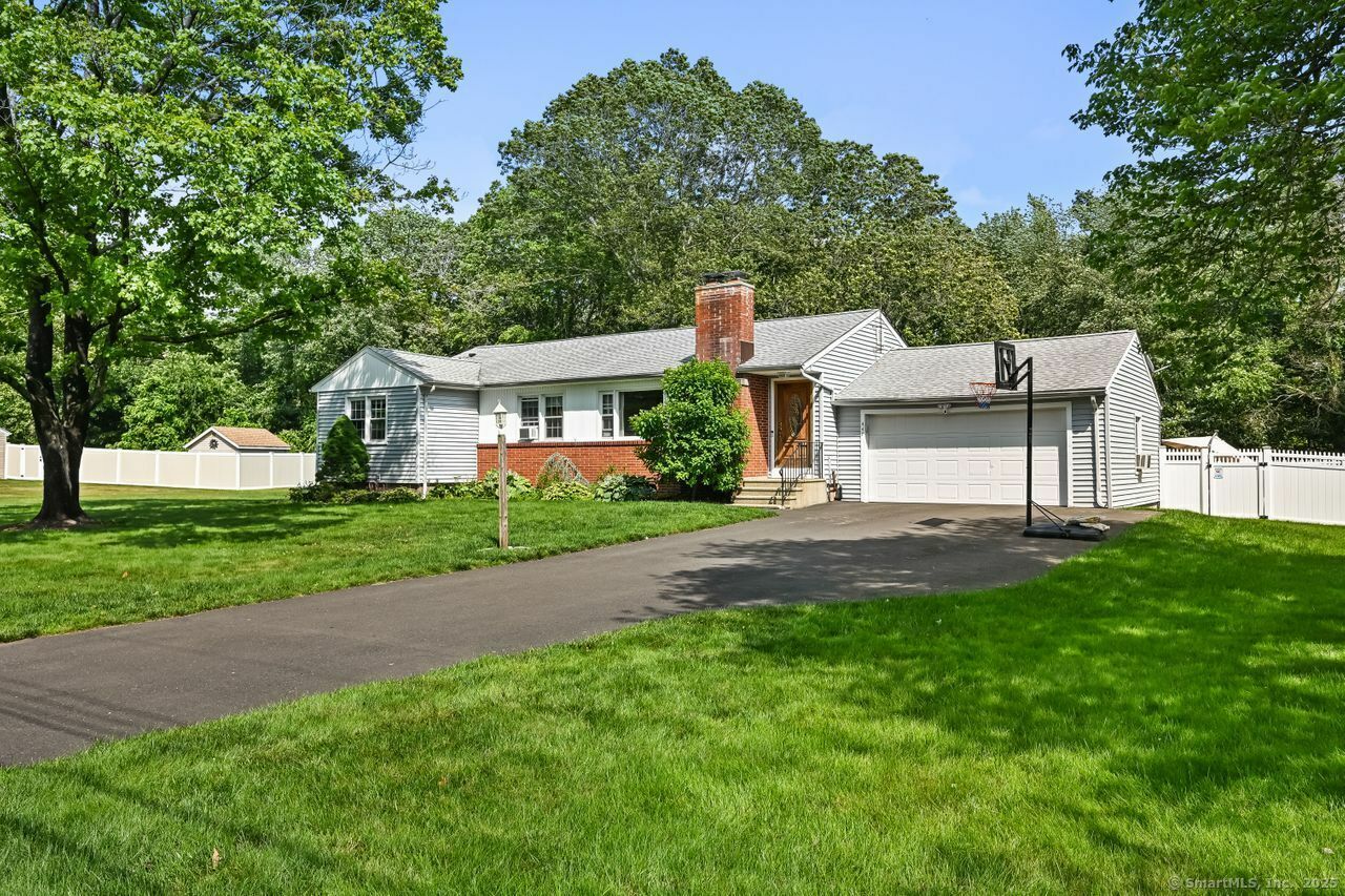 Property Photo:  447 Howellton Road  CT 06477 