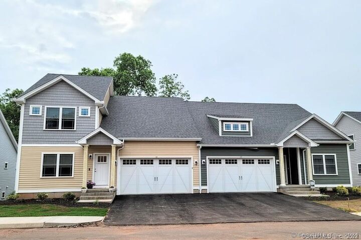 Property Photo: 2 Lombard Circle 2 CT 06473