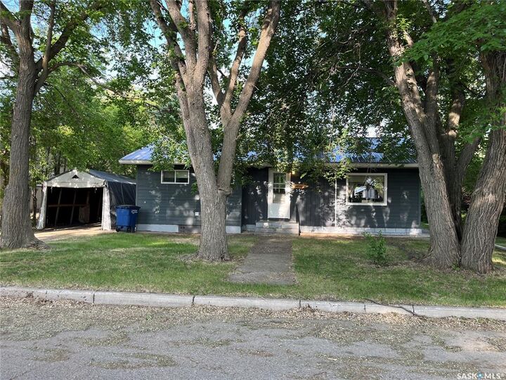 Property Photo: 58 2nd Street SW SK S0A 4J0