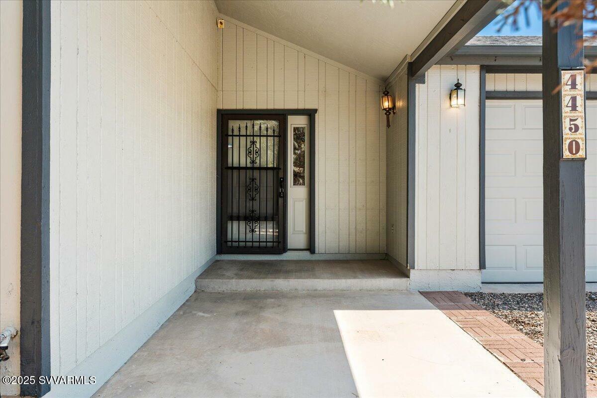 Property Photo: 4450 E Navajo Lane AZ 86335