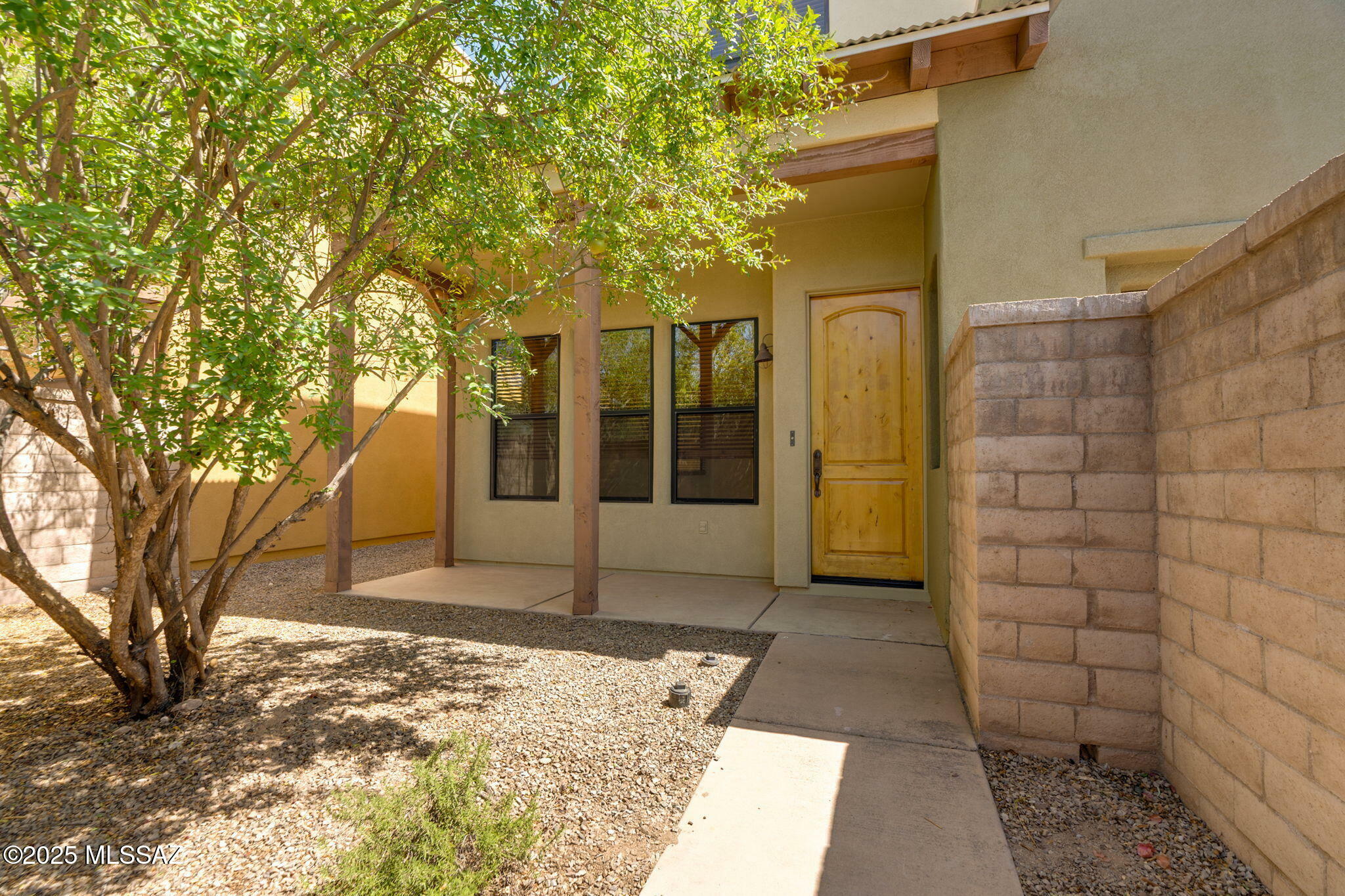 Property Photo: 139 E Castlefield Circle AZ 85704