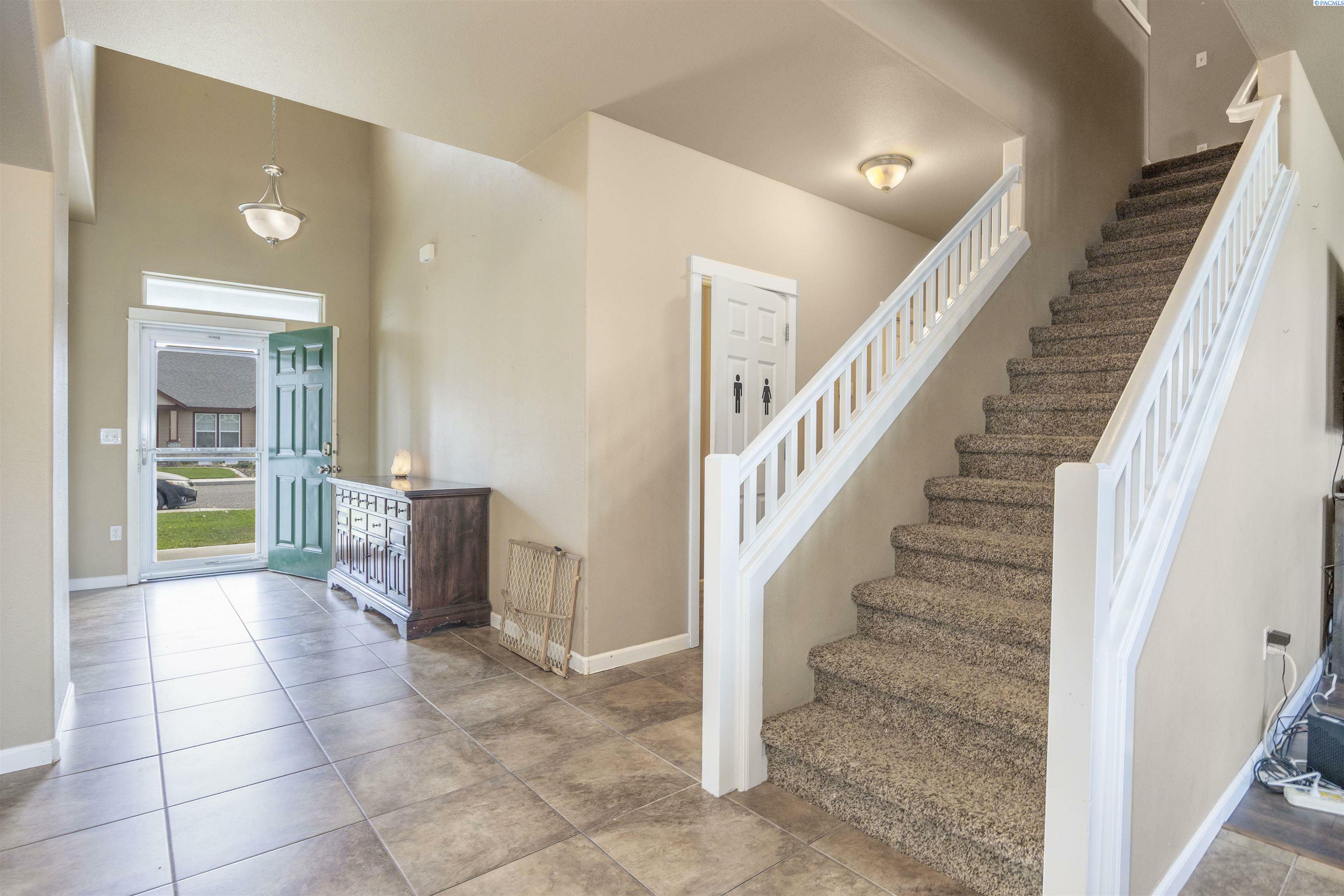 Property Photo: 5007 Lucena Dr WA 99301