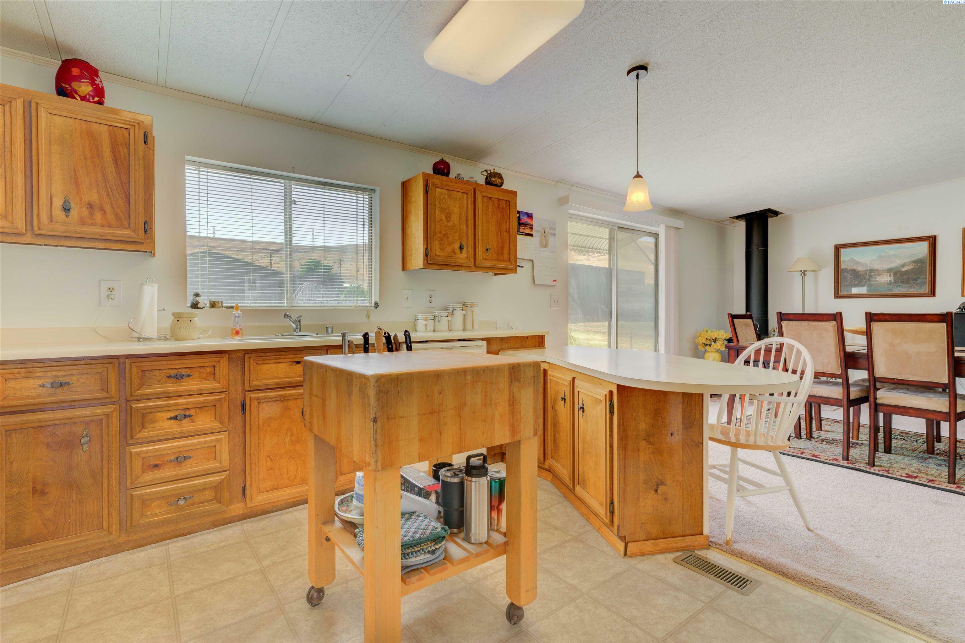 Property Photo: 75509 N SR 225 WA 99320
