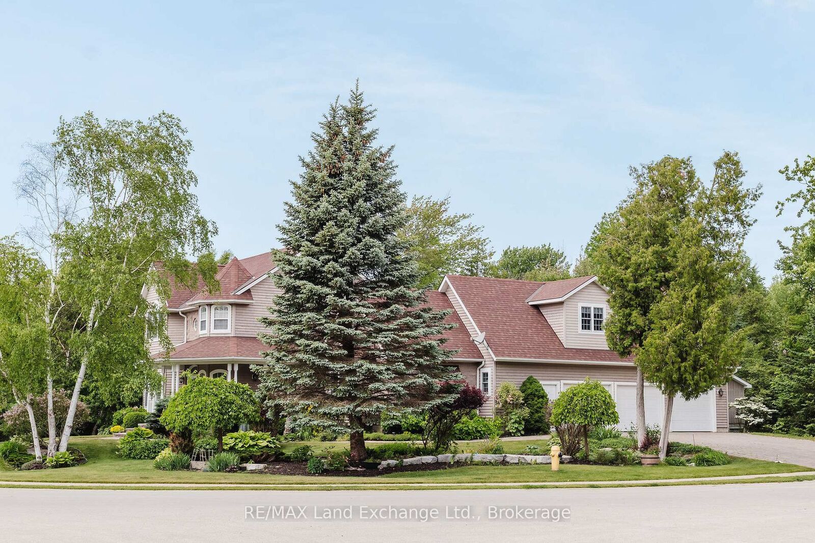 Property Photo:  169 Trillium Drive  ON N0H 2C2 