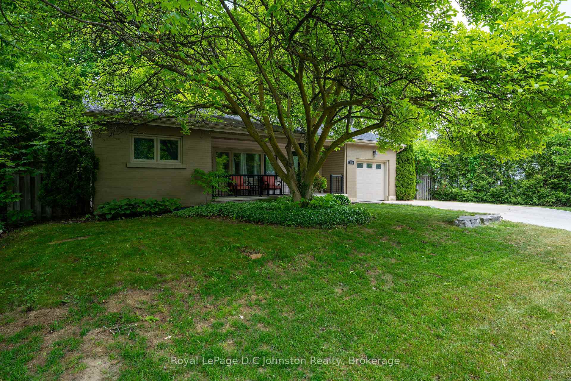 Property Photo:  623 Louis Street E  ON N0H 2C4 