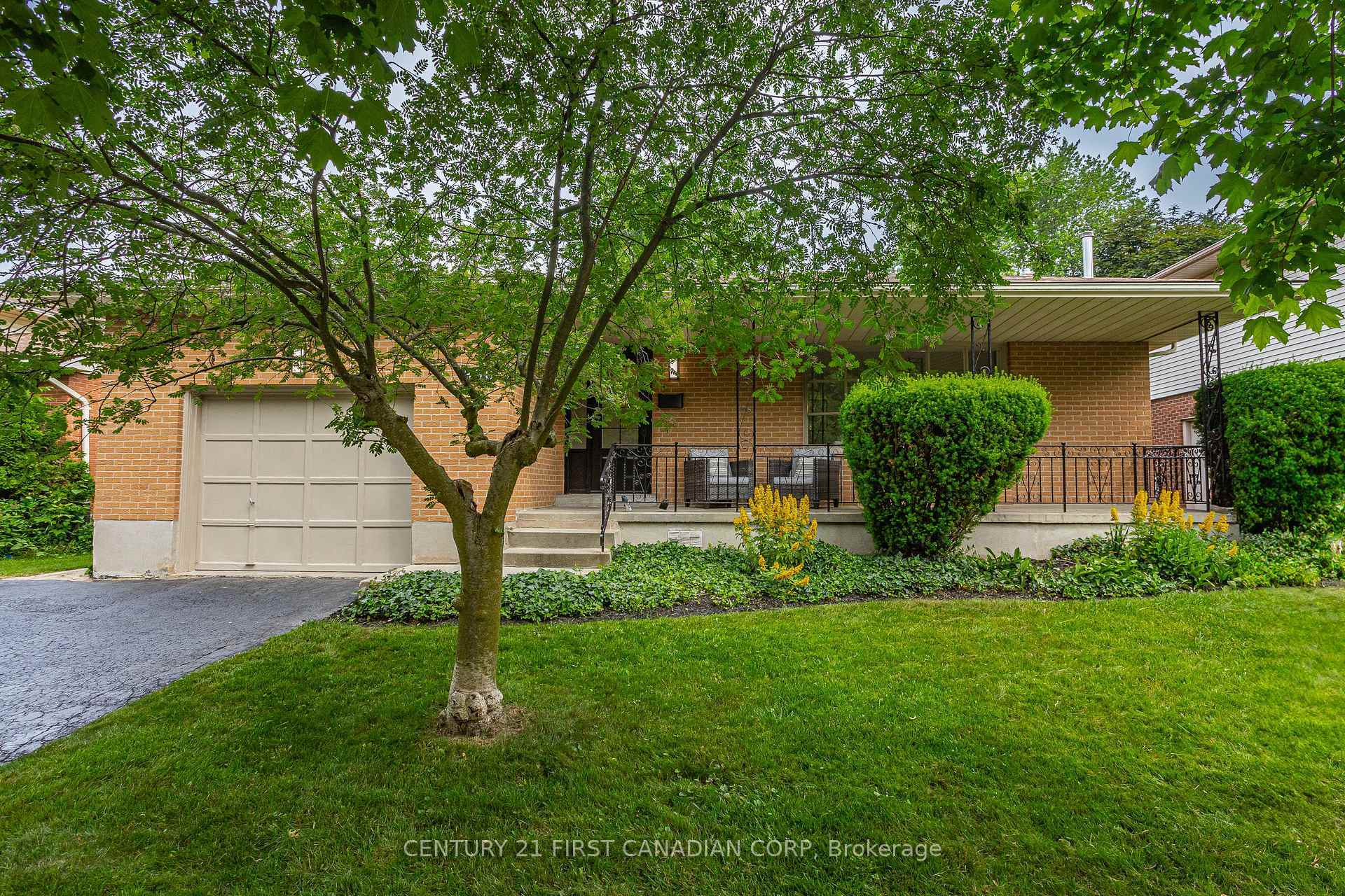 Property Photo: 356 Blackacres Boulevard ON N6G 3C9
