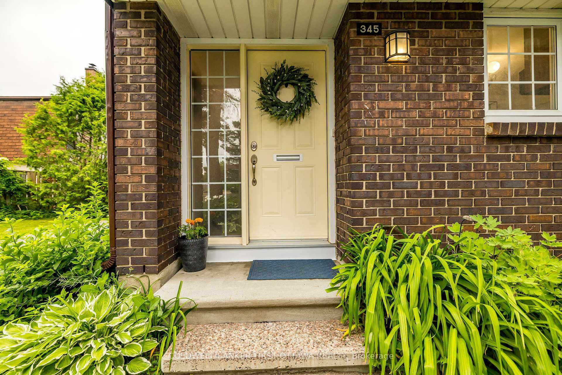 Property Photo:  345 Kintyre Private  ON K2C 3M6 