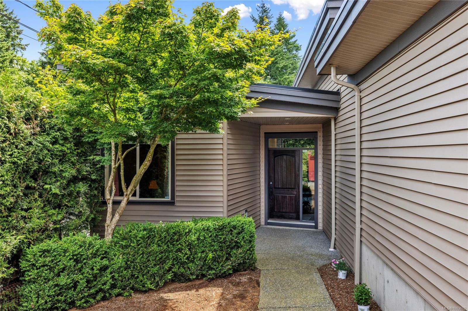 Property Photo:  204 Westwood Rd  BC V9R 6S3 