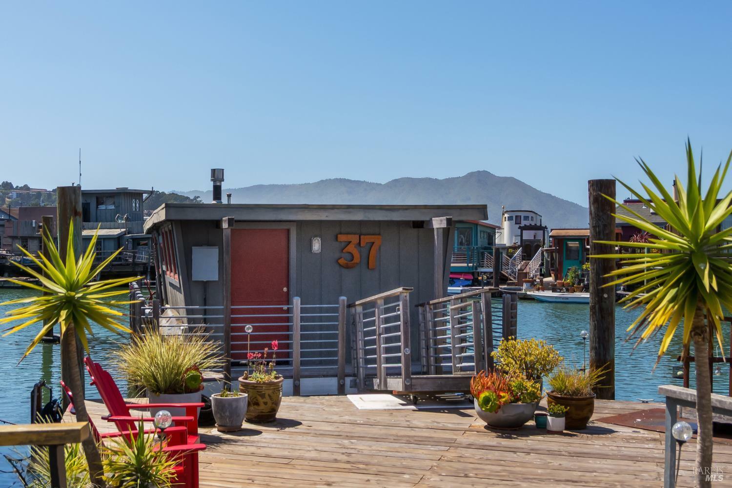 Property Photo: 37 South 40 Dock CA 94965