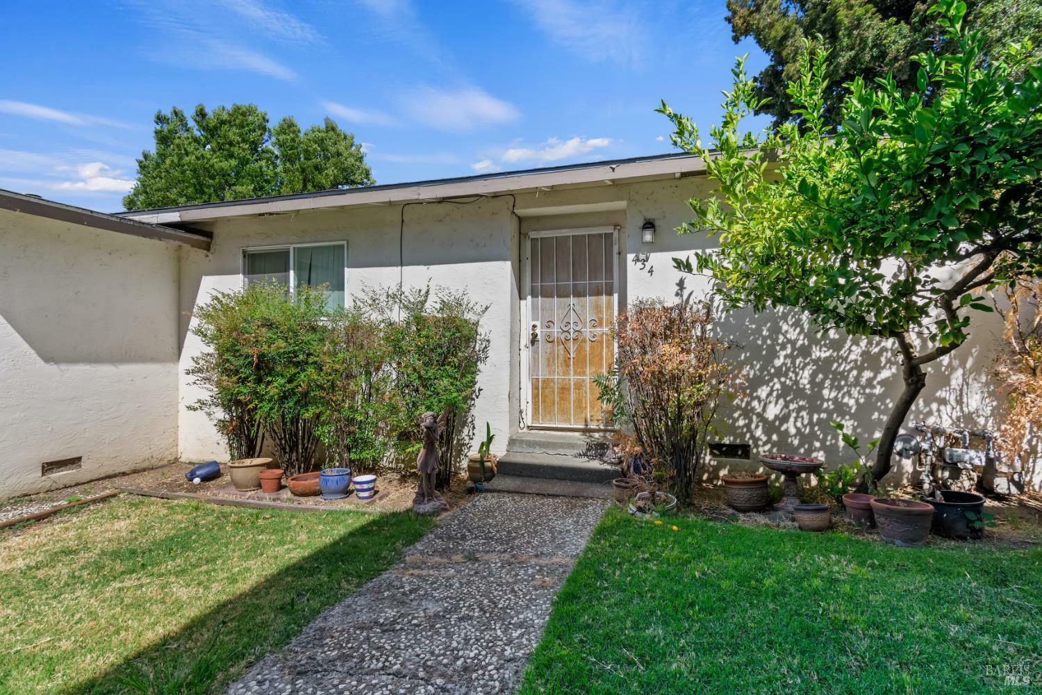 Property Photo: 434 E H Street CA 94510