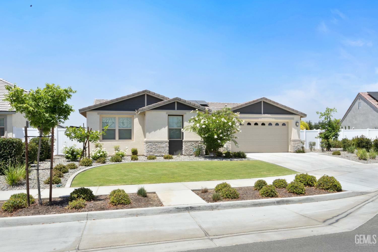 Property Photo: 14610 Coyle Circle CA 93311