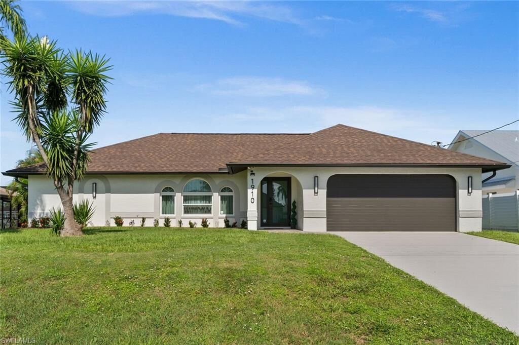 Property Photo:  1910 SE 10th Pl  FL 33990 
