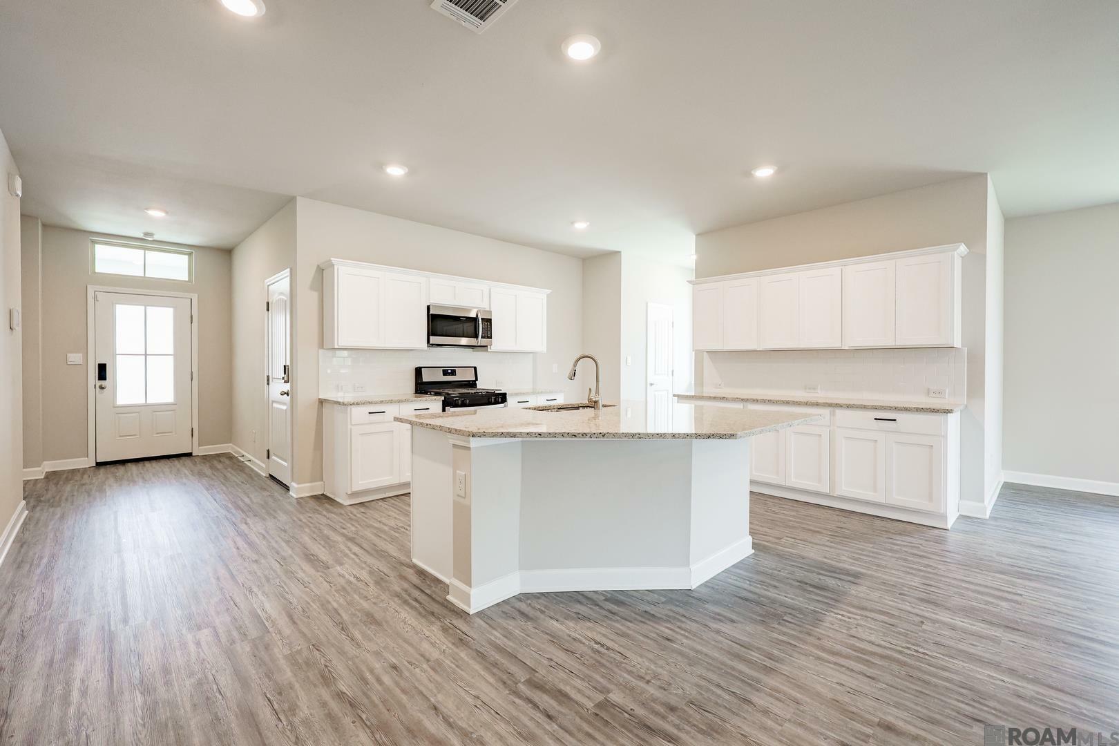 Property Photo:  13648 Willamette Way  LA 70817 