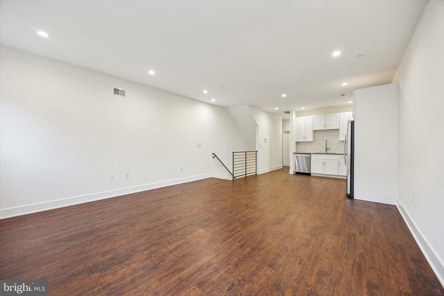 Property Photo: 1227 N 5th Street 2 PA 19122