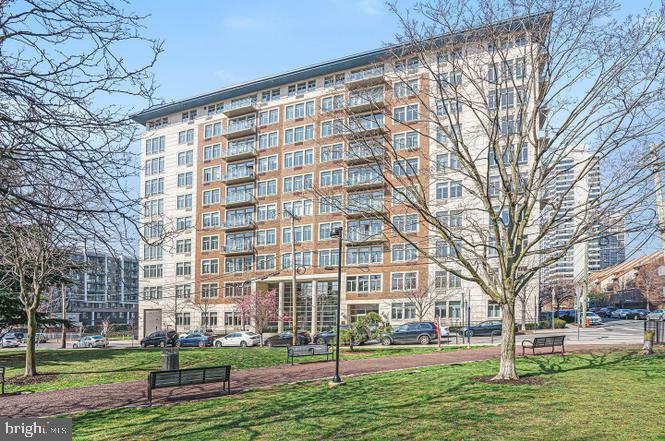 Property Photo:  1900 Hamilton Street 901  PA 19130 