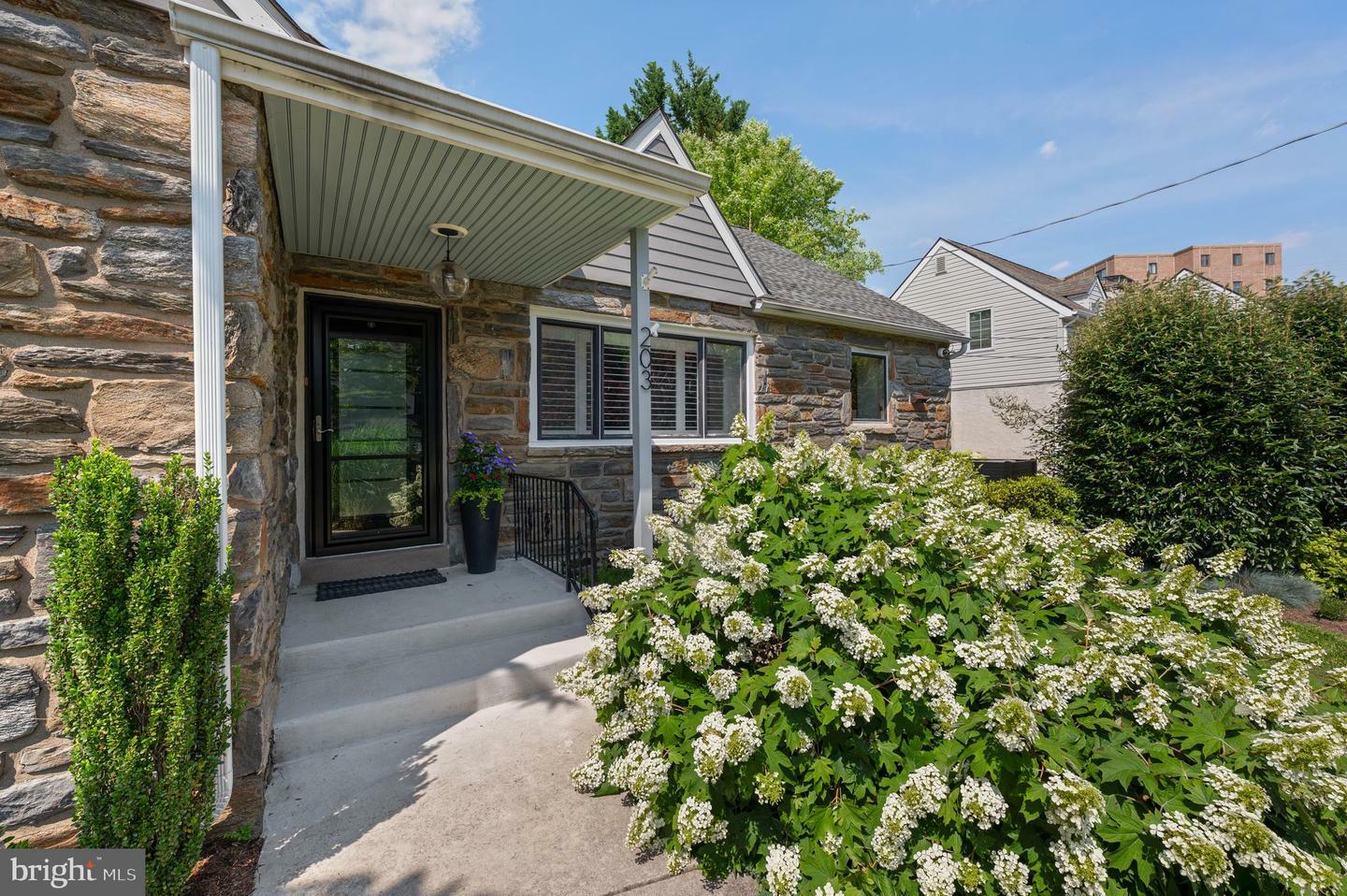 Property Photo:  203 E 5th Street  PA 19063 