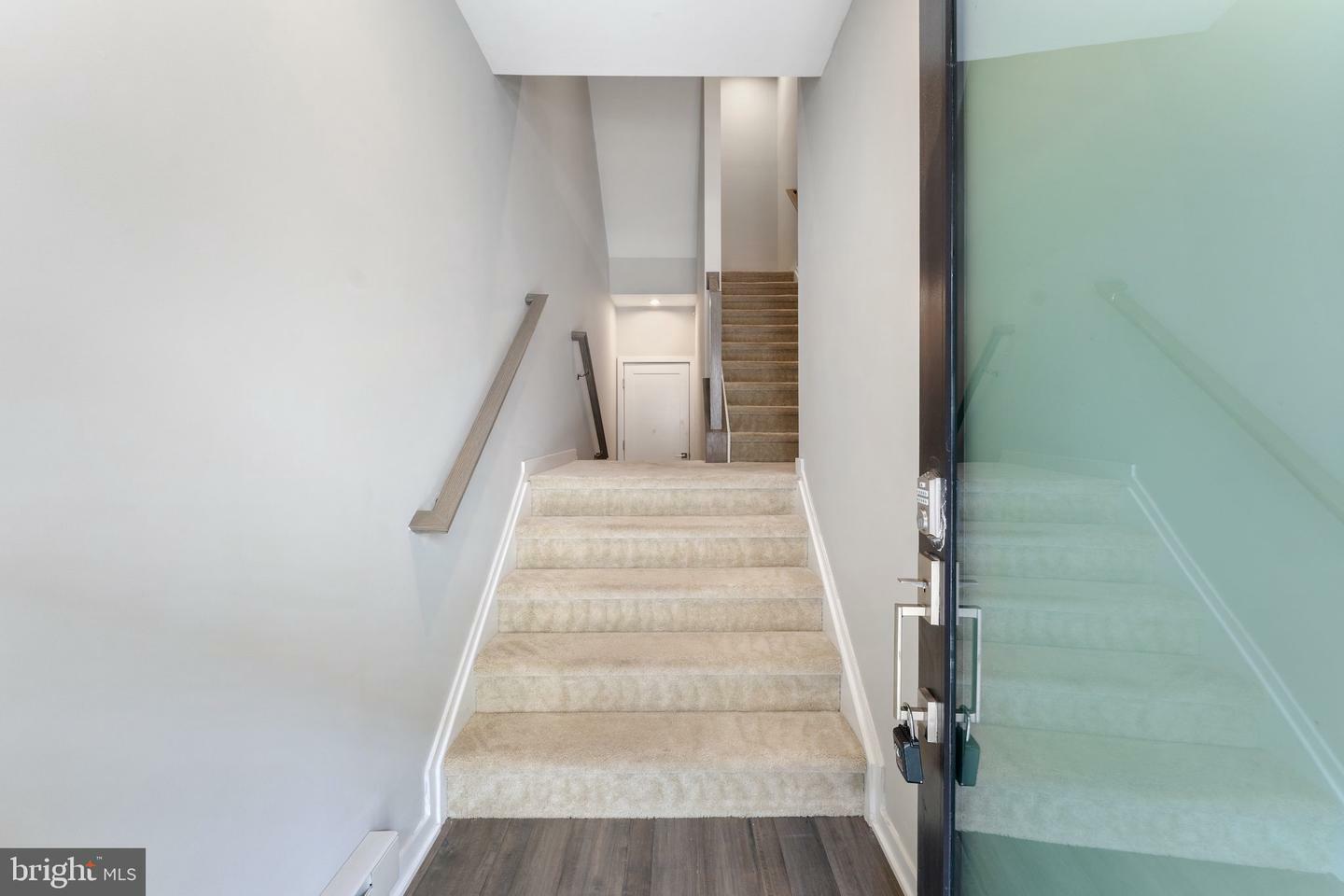 Property Photo: 4622 Quinns Mill Way VA 20151