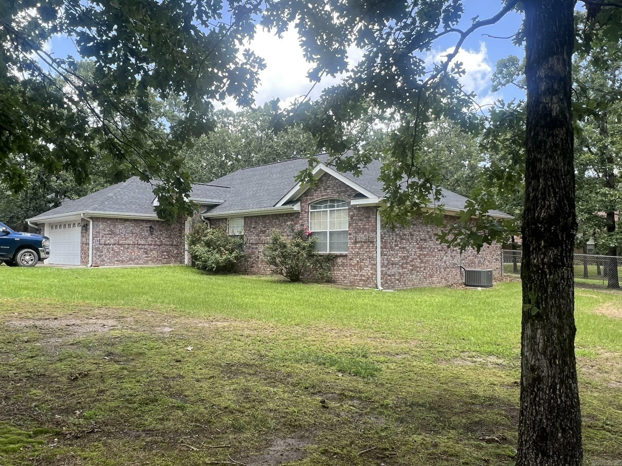 Property Photo: 301 Pin Oak AR 71953
