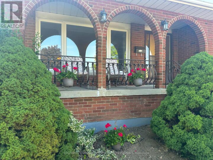 Property Photo:  233 Lawnhurst Court  ON L8V 4R4 