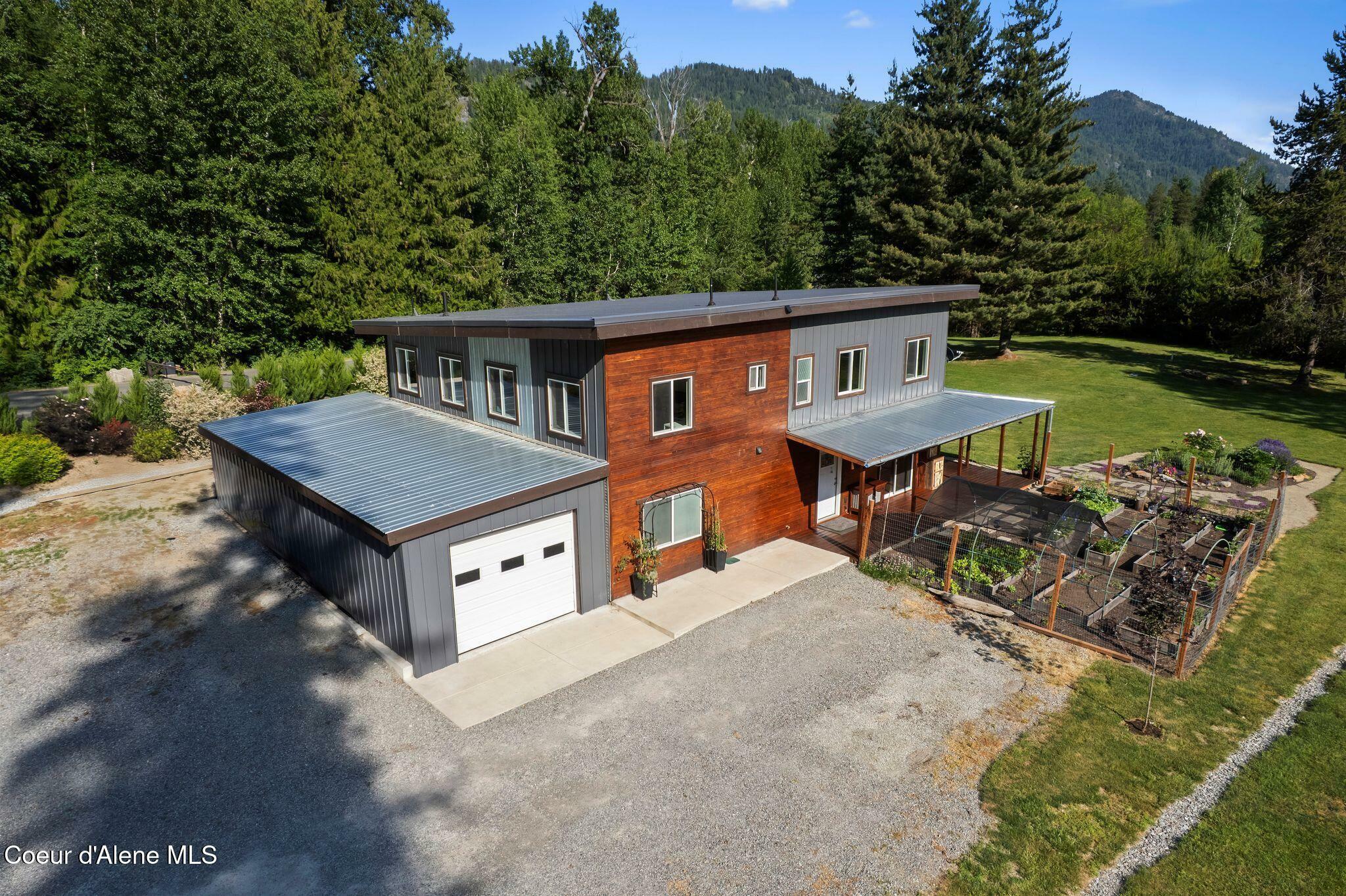 Property Photo: 925 Lower Pack River Rd ID 83864