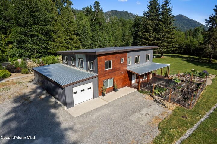 Property Photo: 925 Lower Pack River Rd ID 83864