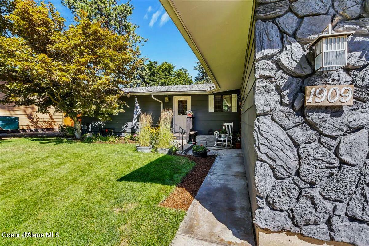Property Photo: 1909 E Pine Hill Ct ID 83815
