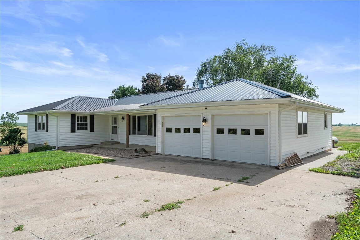 Property Photo: 6752 29th Avenue IA 52332