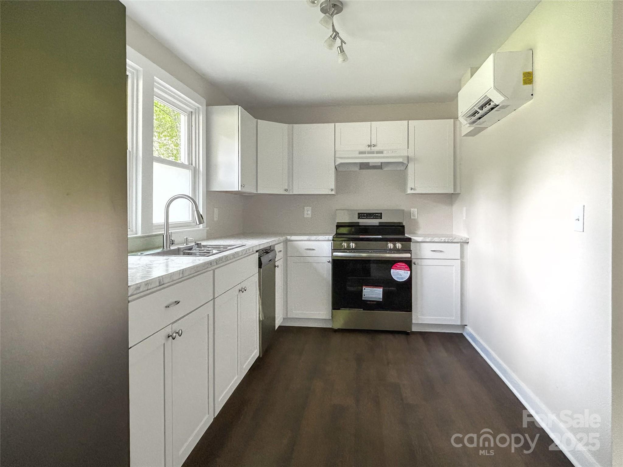 Property Photo: 36 Graybark Court NC 28786