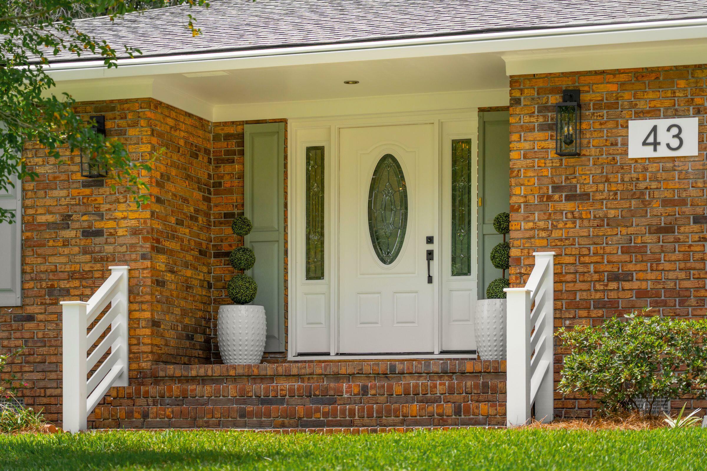 Property Photo: 43 Heathwood Drive SC 29407