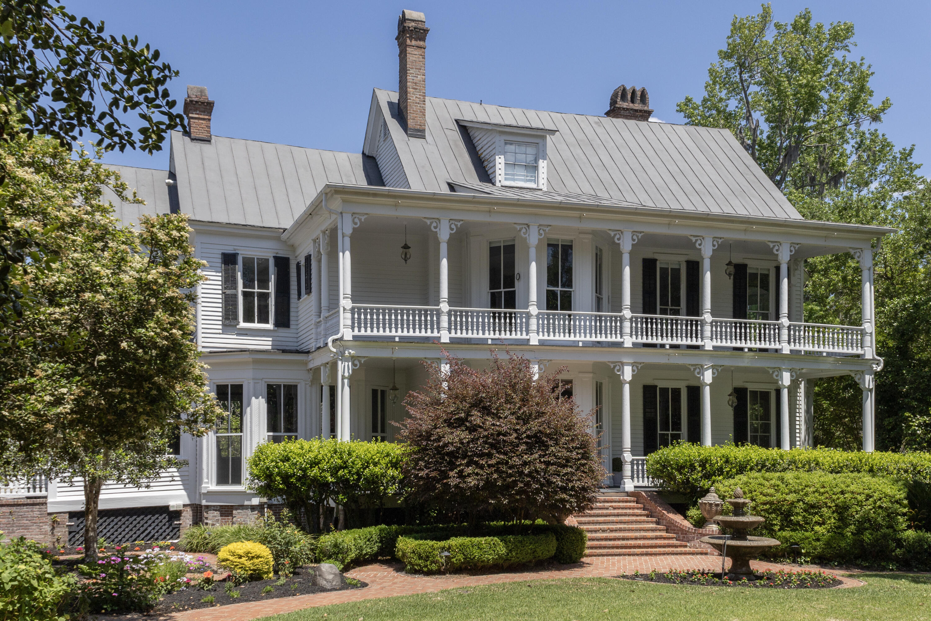 Property Photo: 208 Sumter Avenue SC 29483