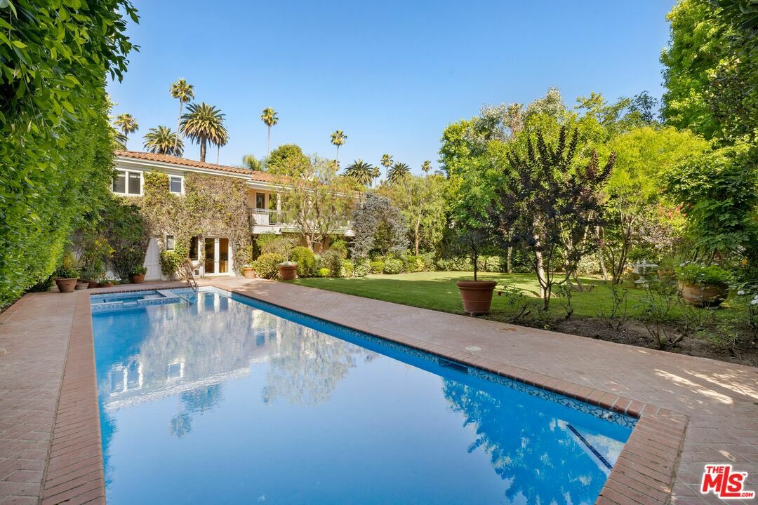Property Photo: 625 Foothill Rd CA 90210