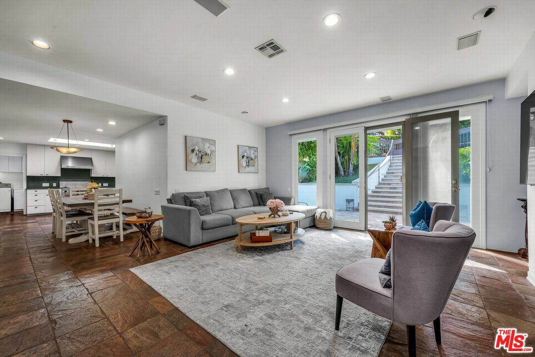 Property Photo: 10321 Rochester Ave CA 90024