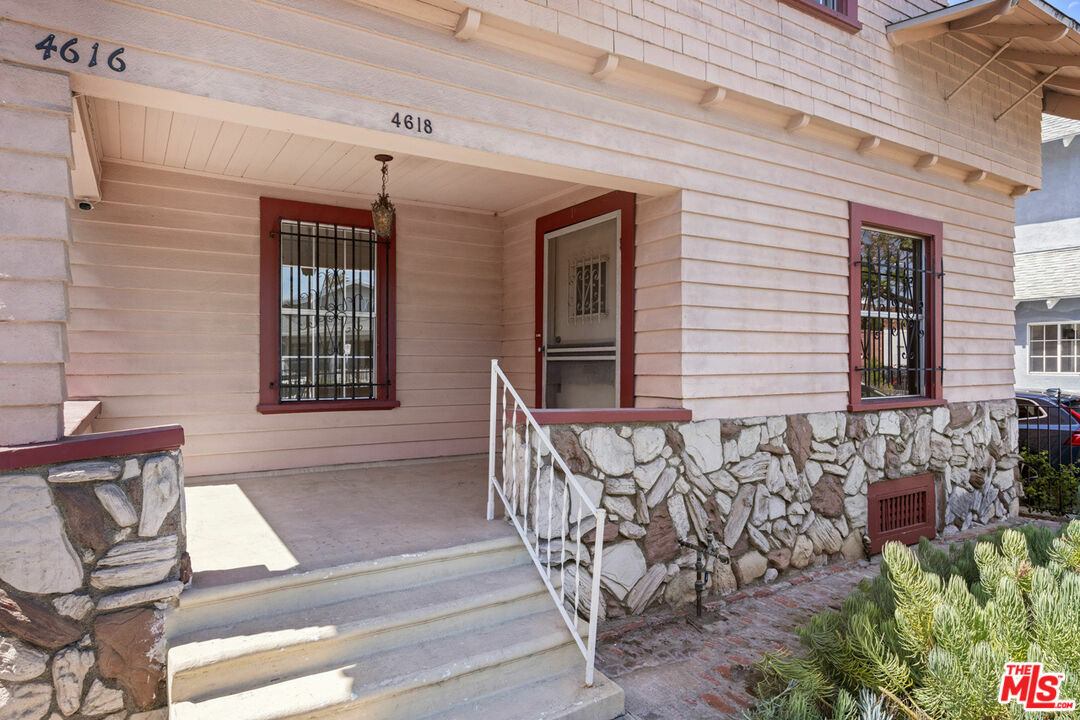 Property Photo: 4616 Kingswell Ave CA 90027