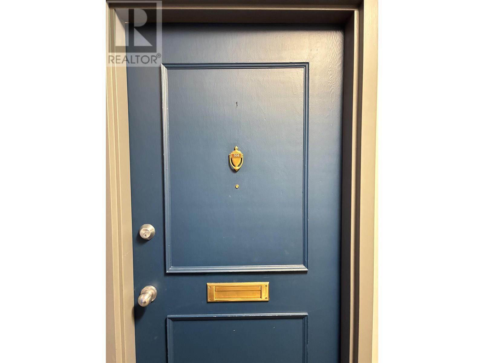 Property Photo: 1501 Queensway 308 BC V2L 1L5