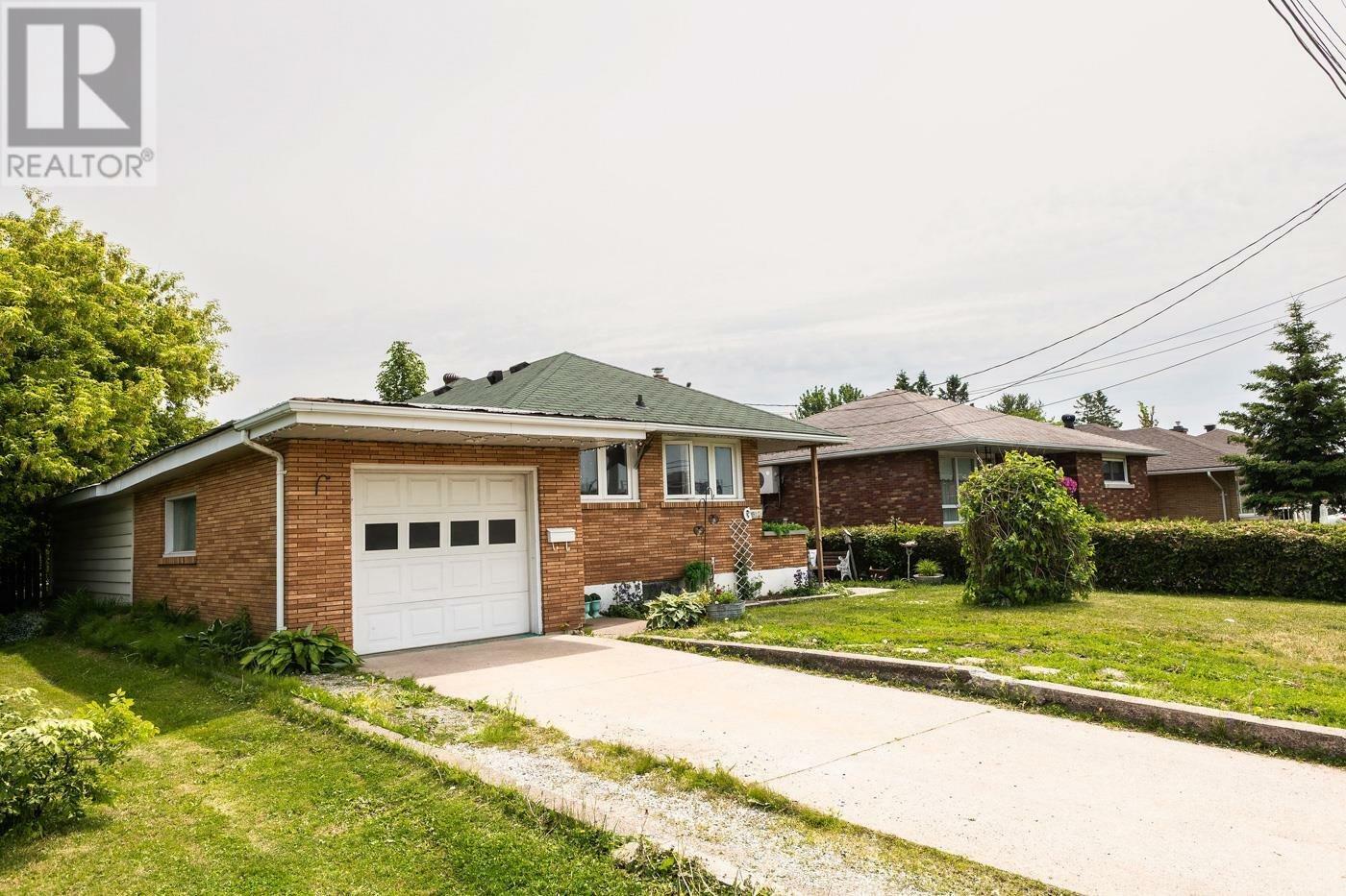 Property Photo: 314 Lake St ON P6A 4B4