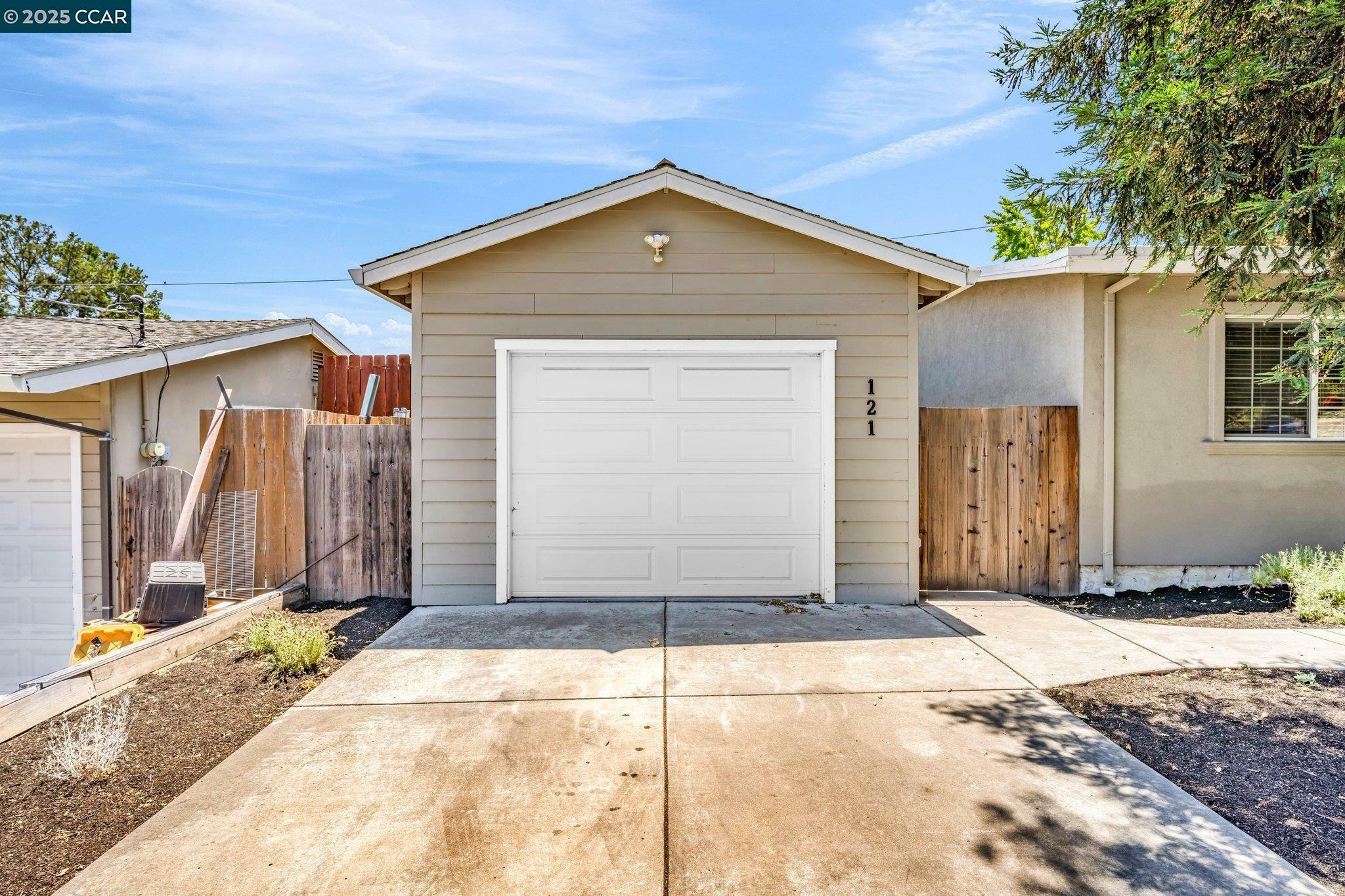 Property Photo: 121 School Ln CA 94597