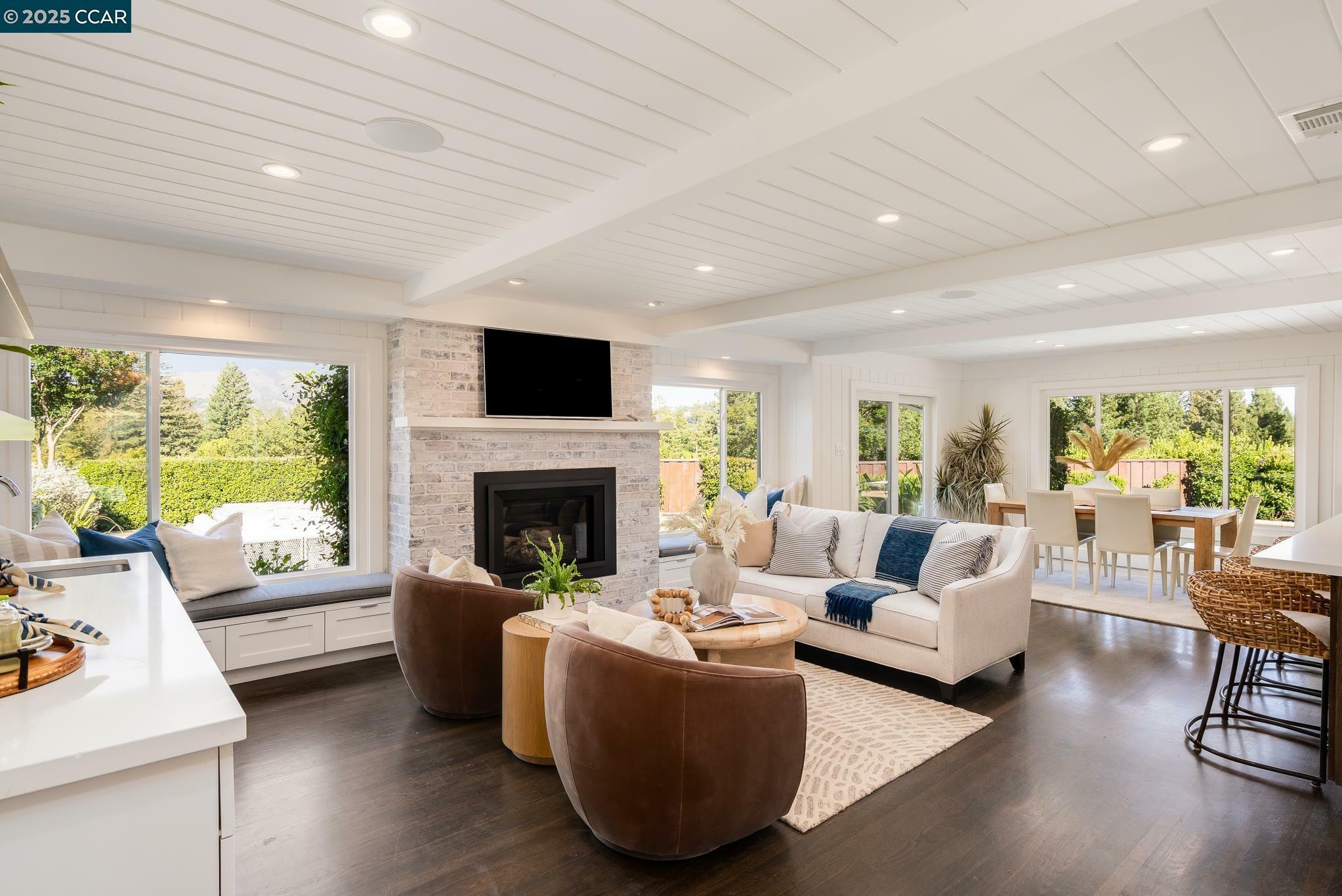 Property Photo: 3039 Lunada Ln CA 94507