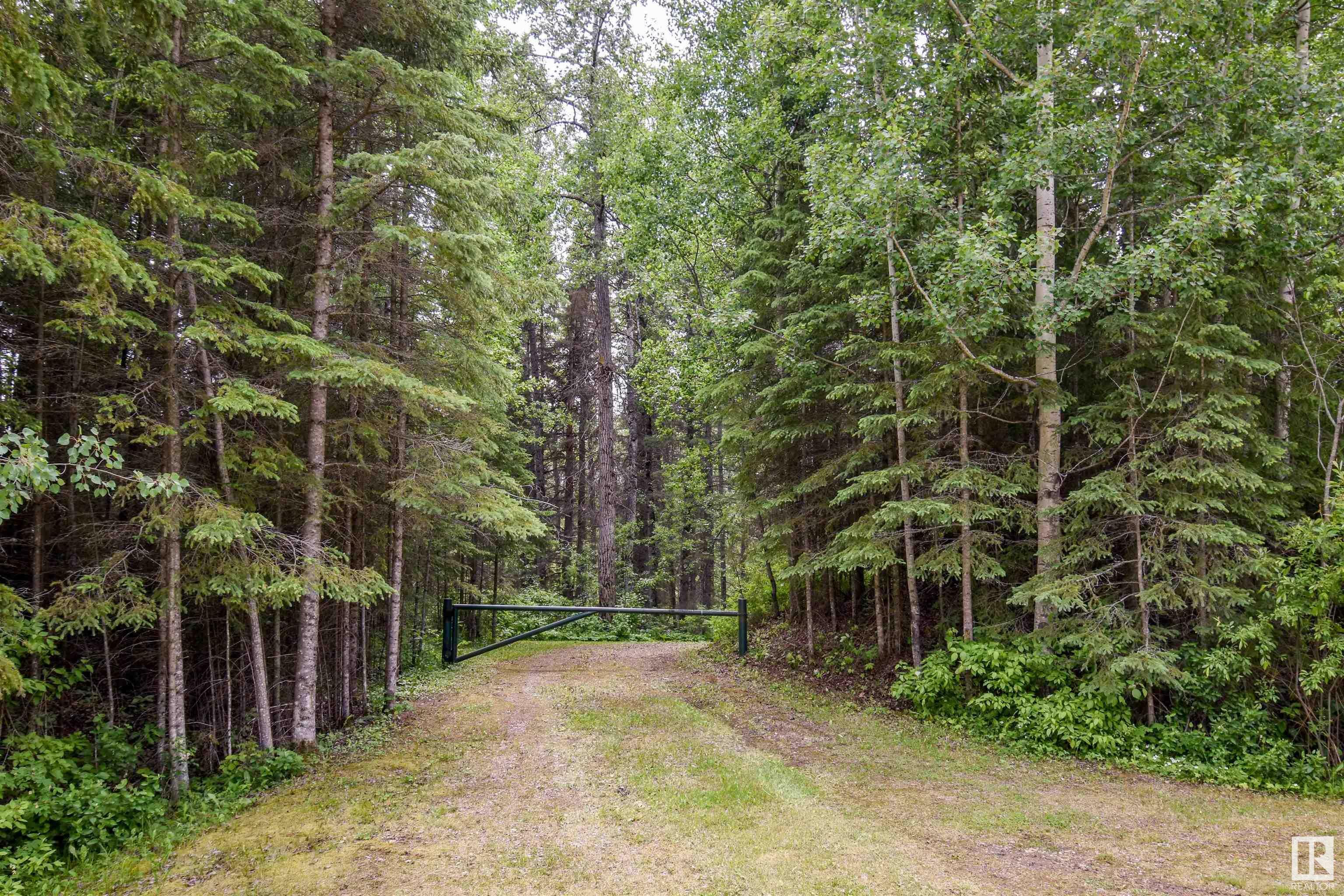 Property Photo: 405, 53303 Rge Rd 31 AB T7Y 0E3