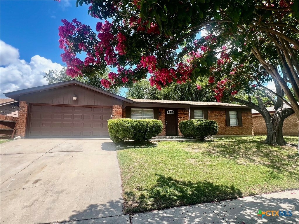 Property Photo: 917 Edwards Street TX 76522