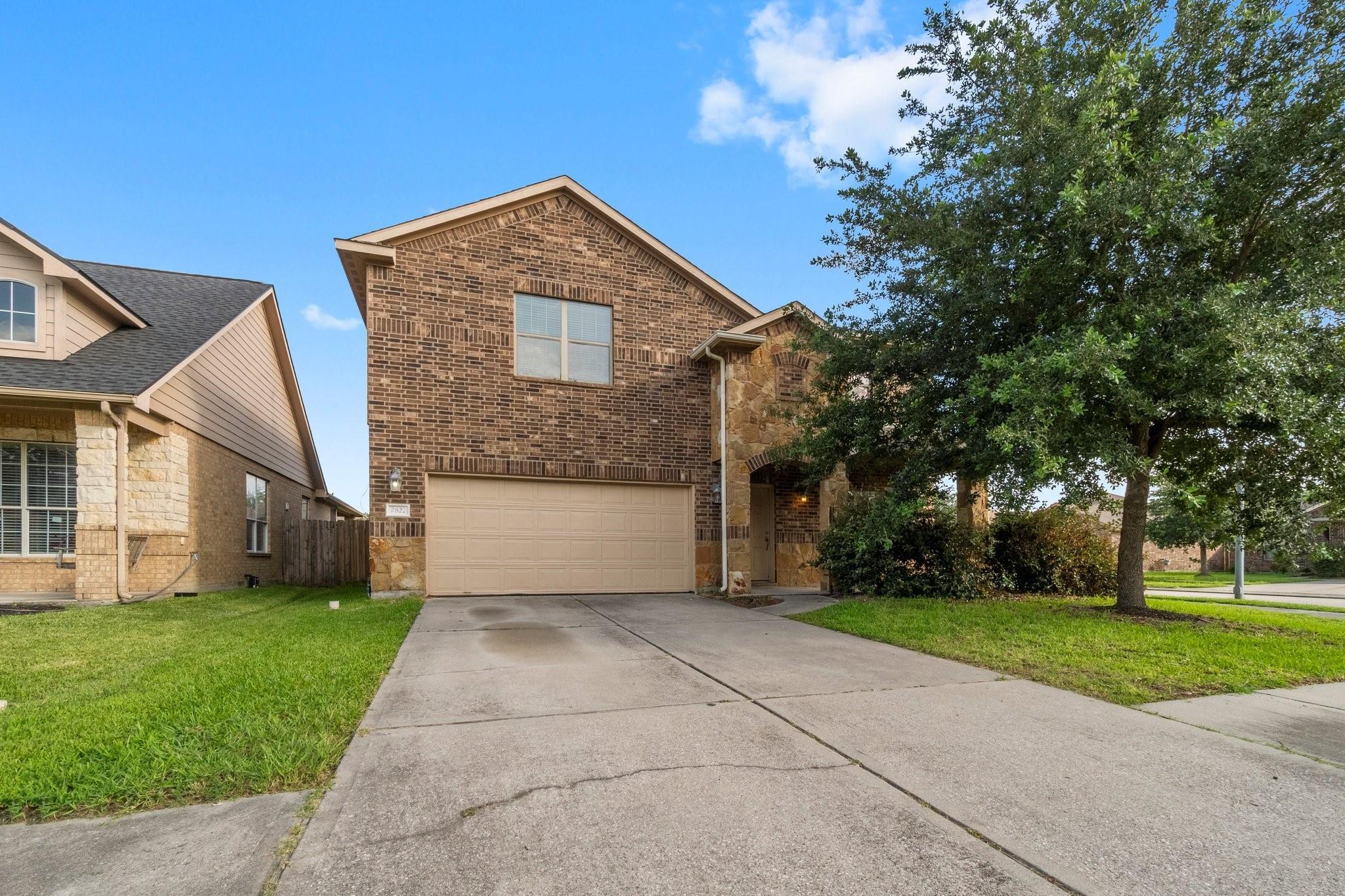 Property Photo: 2827 Lockeridge Oaks Drive TX 77386