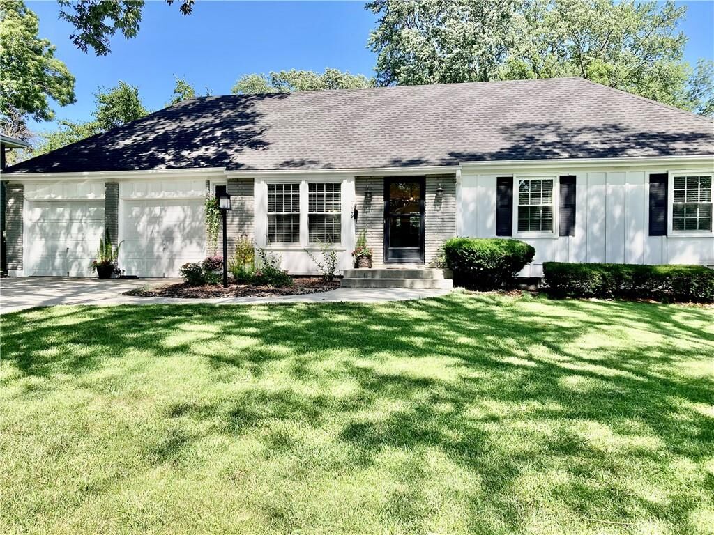 Property Photo: 7909 Appleton Avenue MO 64138