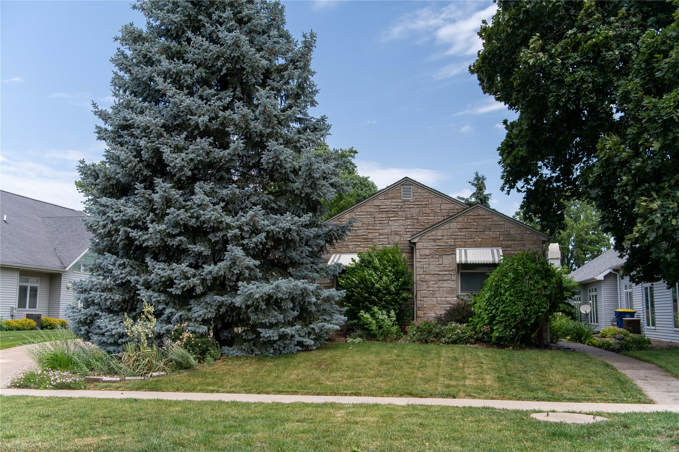 Property Photo: 712 Jefferson Street IA 50219