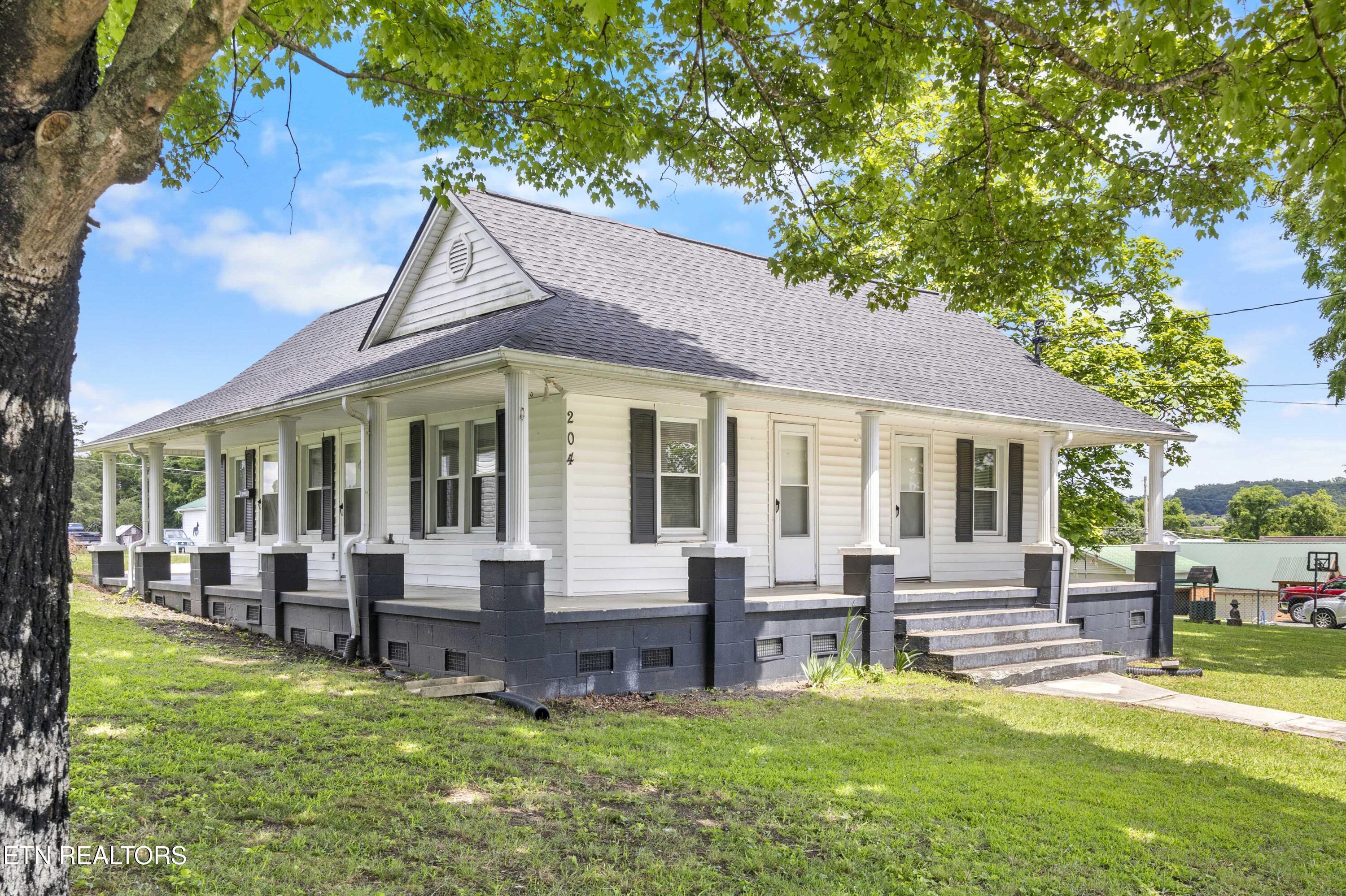 Property Photo: 204 Queener St TN 37757