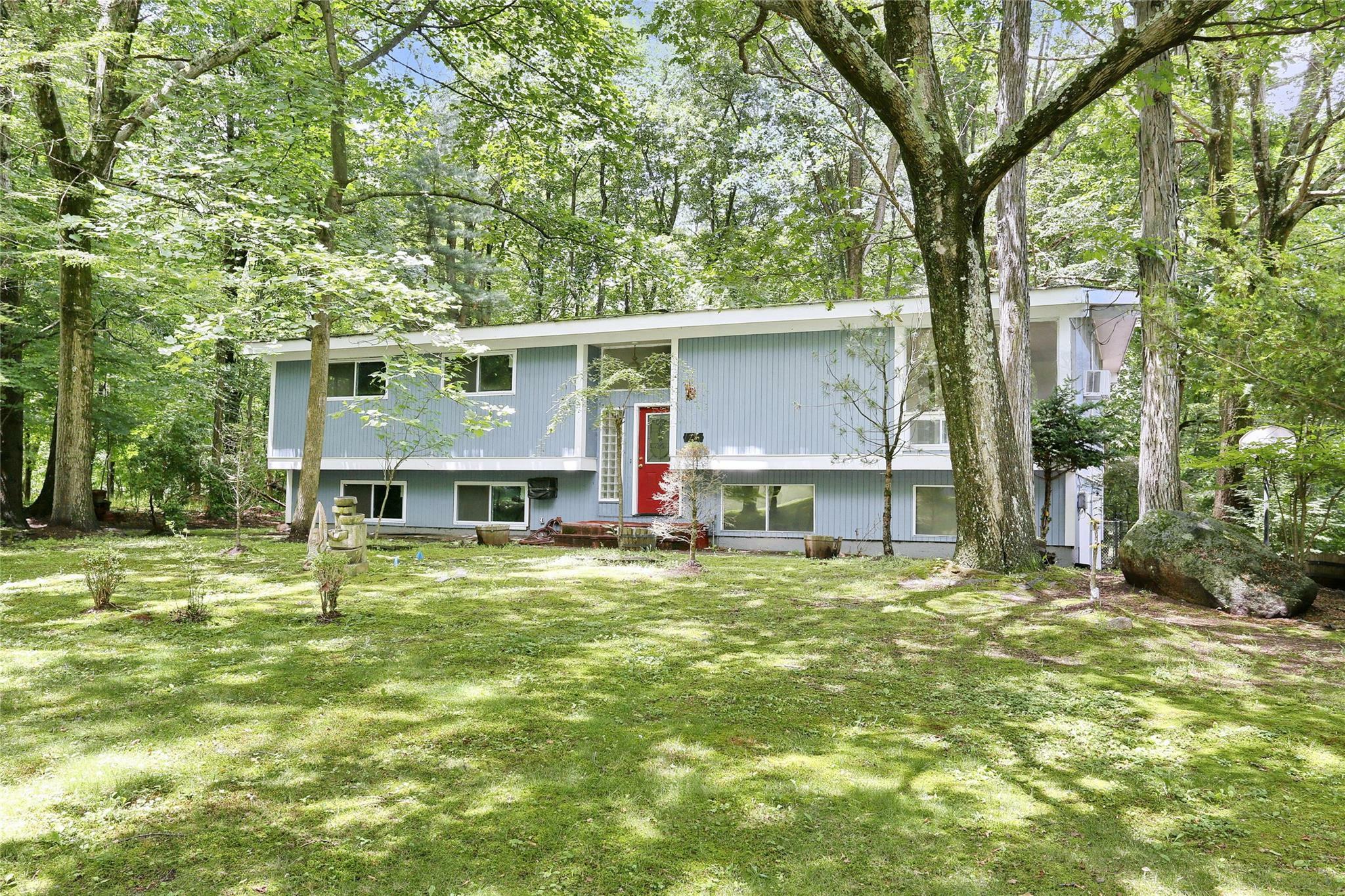28 Robin Hood Road  Montebello NY 10901 photo