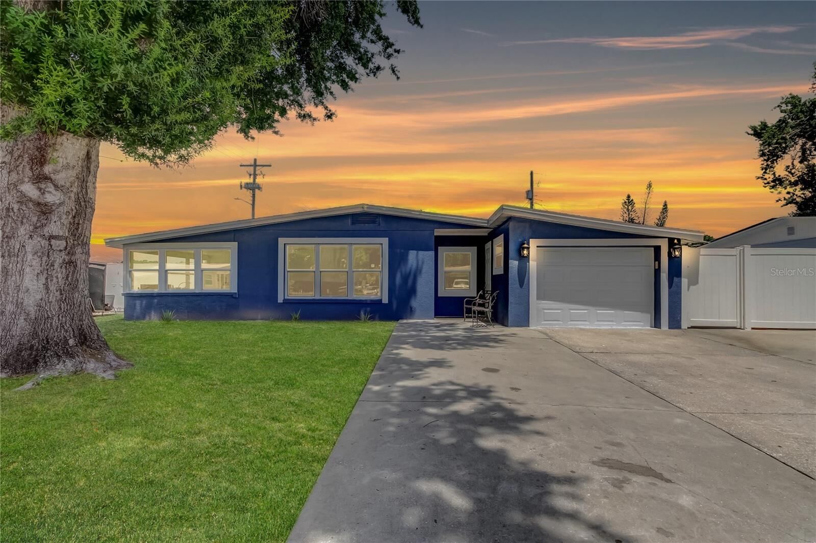 Property Photo:  4727 Town N Country Boulevard  FL 33615 