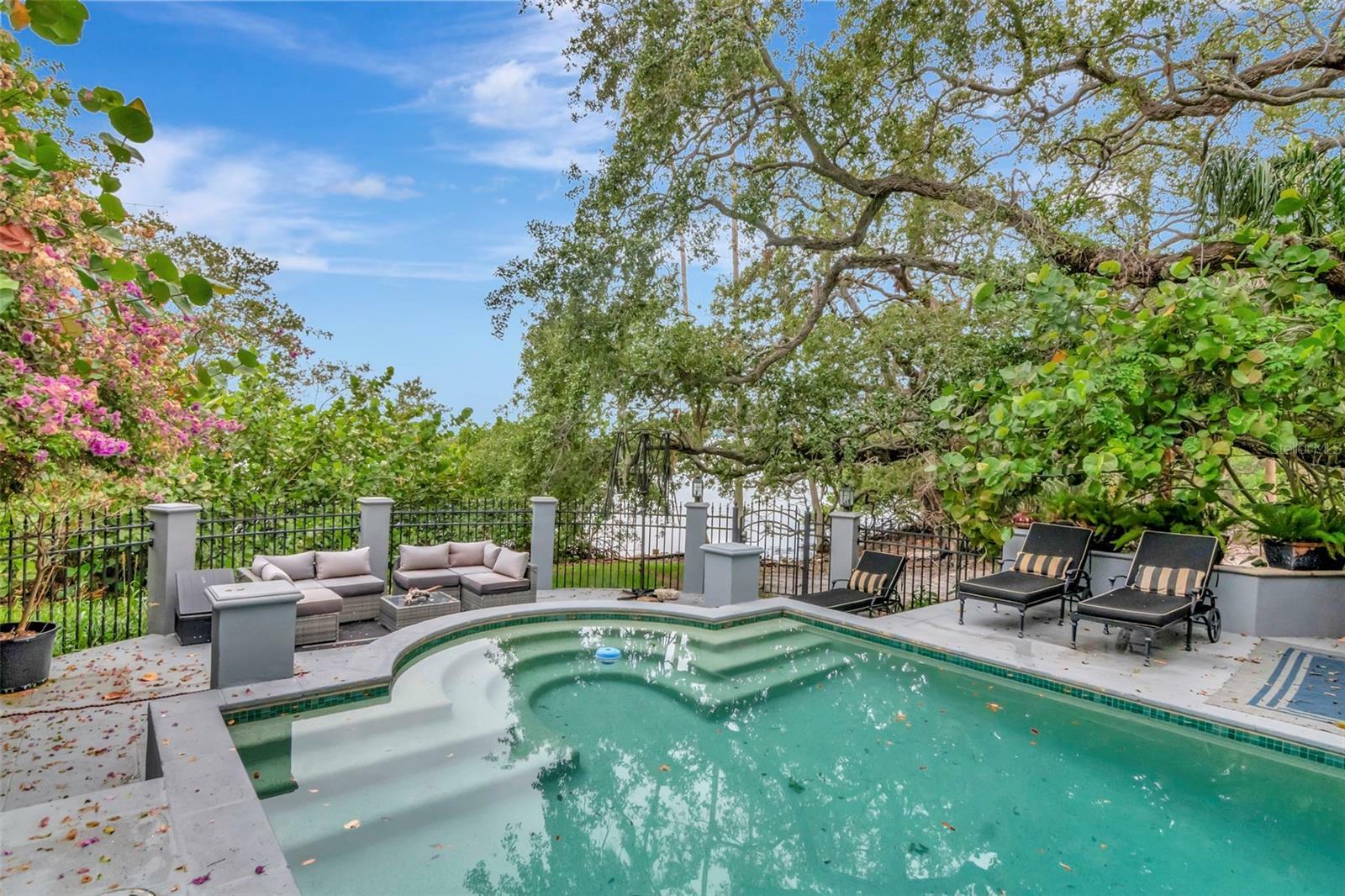 Property Photo: 6220 Bayshore Boulevard FL 33611