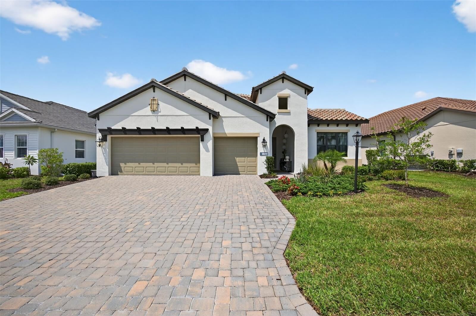 Property Photo: 13513 Deep Blue Place FL 34211