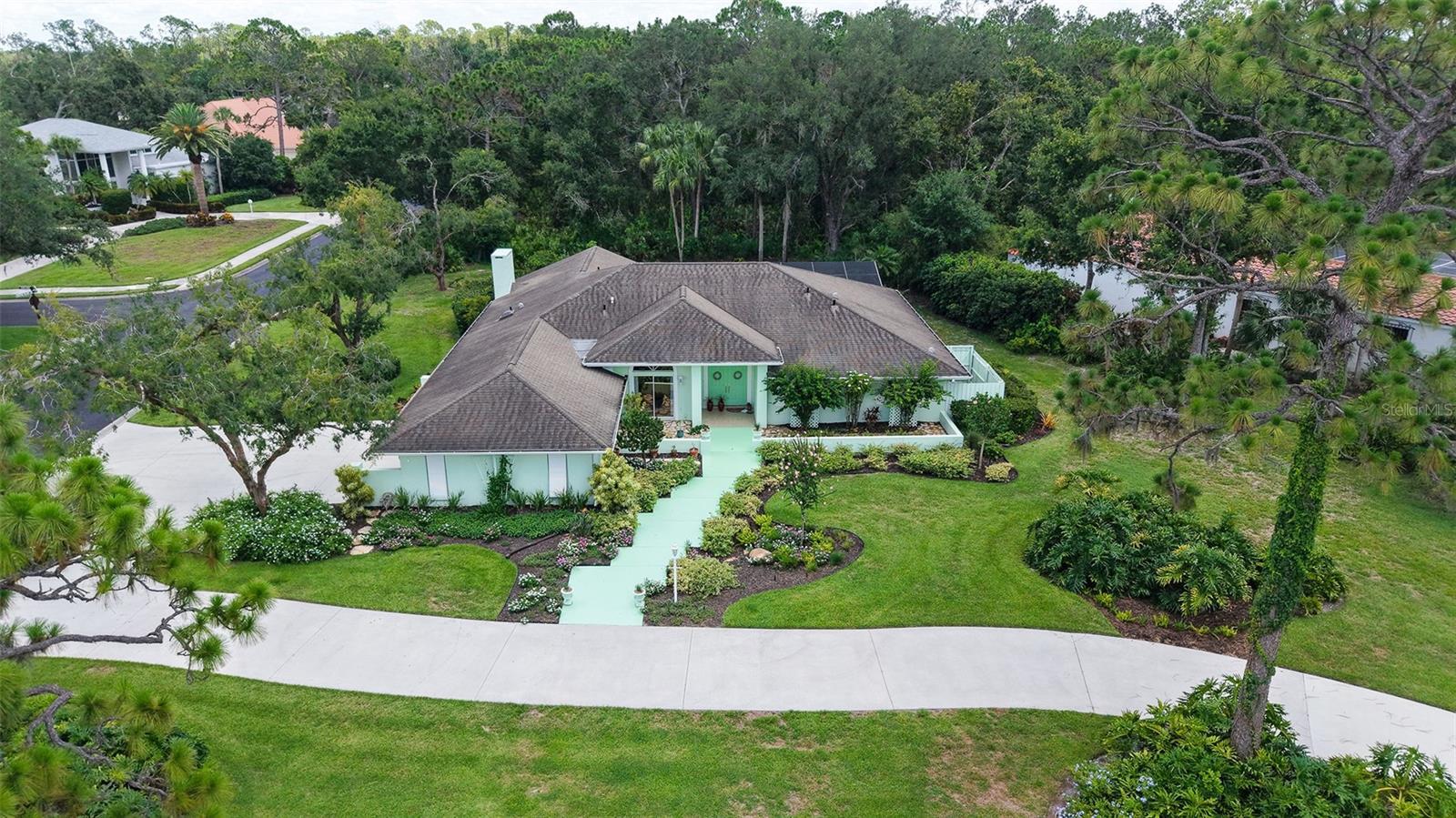 Property Photo: 7604 Weeping Willow Circle FL 34241